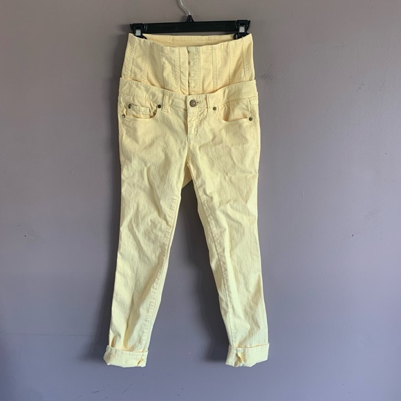 Alexander McQueen Butter Yellow High Rise Jeans, Size 38/25/2 - Picture 4 of 13